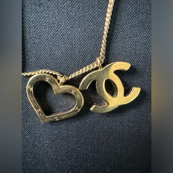 CHANEL Necklace CC Logo & Heart Charms Gold Plated w/Box & COA - Picture 4 of 8